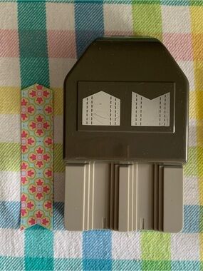 Stamp’in Up Pick A Banner Punch.Punches like new. I don’t think it has been used